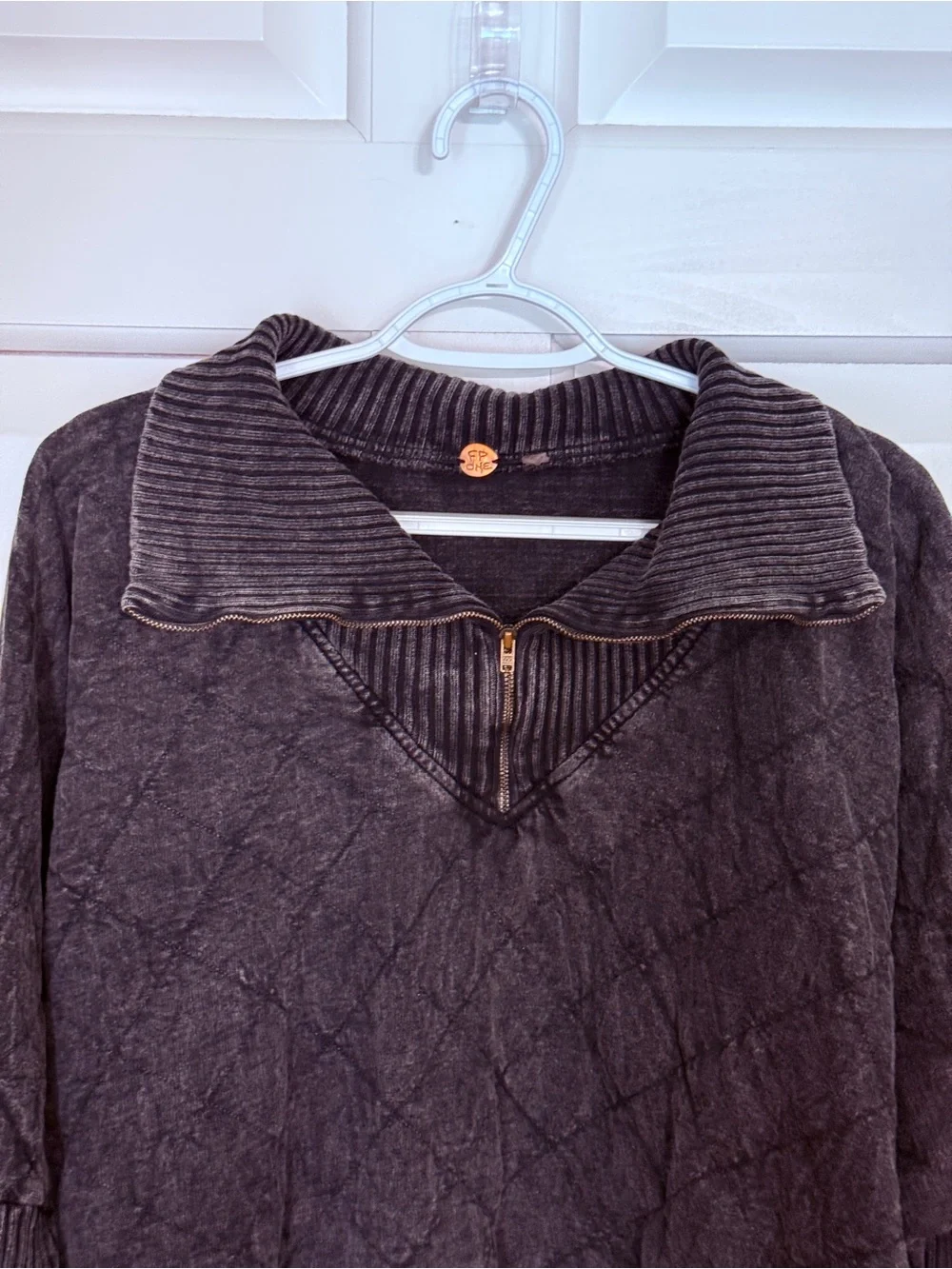 Free People Shiloh 3/4 Zip Quilted Low-High Sweatshirt Charcoal Size Large 25645